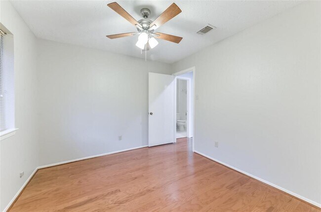 Building Photo - 5701 Village Arbour Dr
