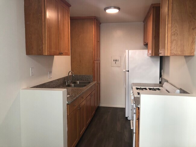 Building Photo - 3731 Mentone Ave