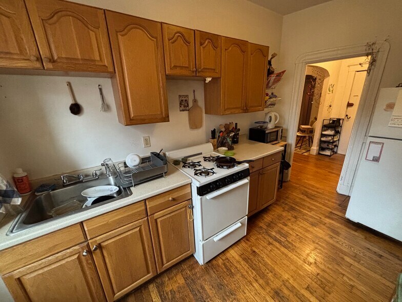 Building Photo - 10 Grove St