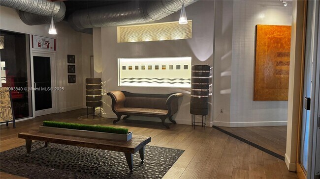 Building Photo - 10 SW South River Dr