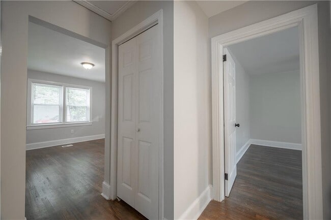 Building Photo - 2137 Delowe Dr