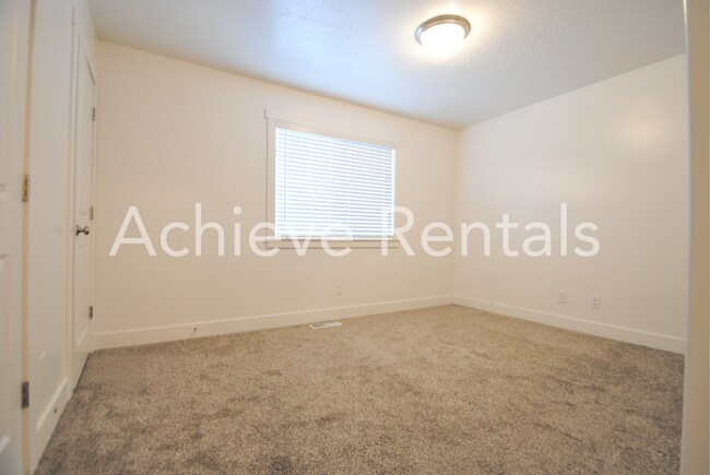 Building Photo - 482 N 2650 W