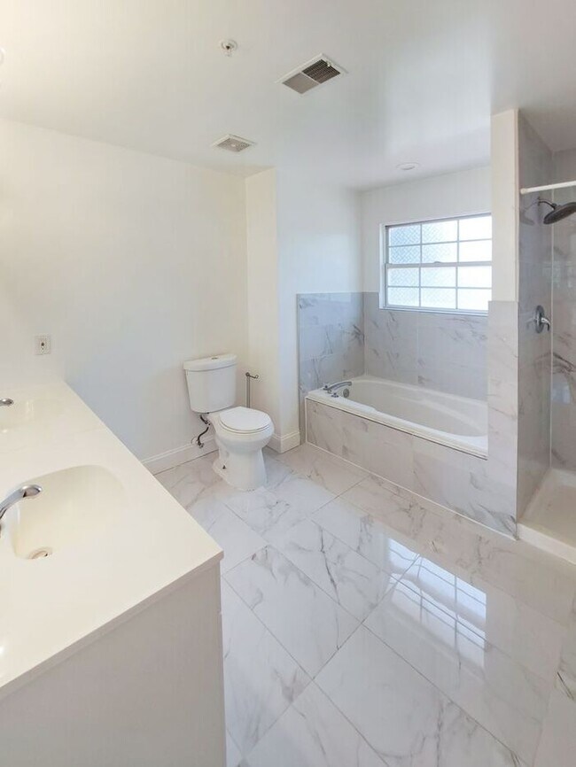 Building Photo - Amazing 4 Bedroom, 4 Bath SFH Corner Lot, ...