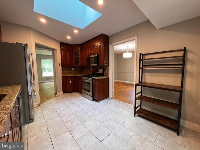 Building Photo - 9104 Hamilton Dr