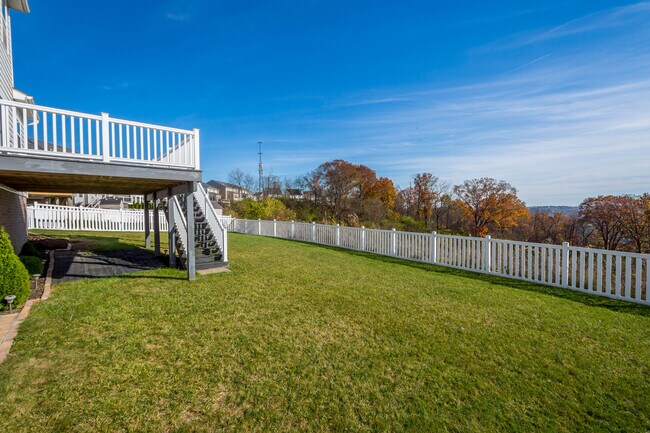 Building Photo - 232 Overlook Dr