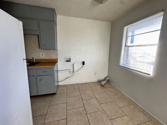 Building Photo - 1016 N 12th St