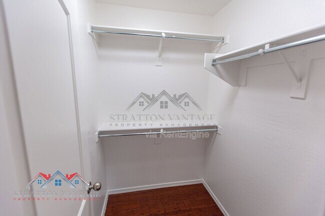 Building Photo - 110 Cholla St