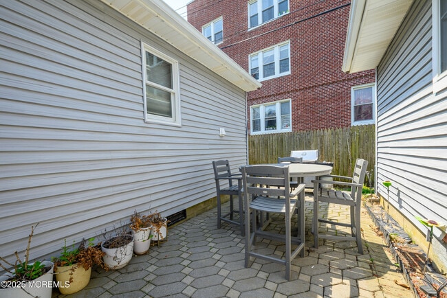 Building Photo - 107 3rd Ave