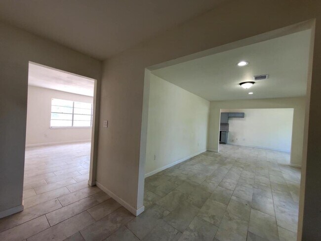 Building Photo - 22019 Kenchester Dr
