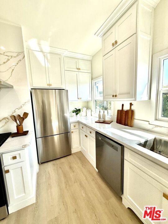 Building Photo - 900 N Alfred St