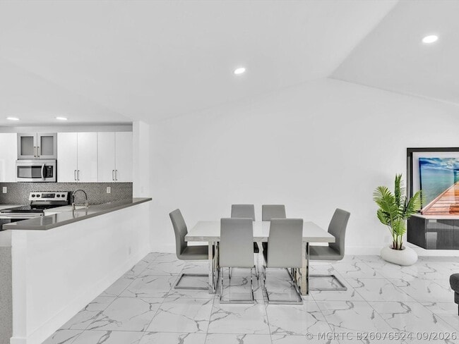 Building Photo - 21578 Altamira Ave