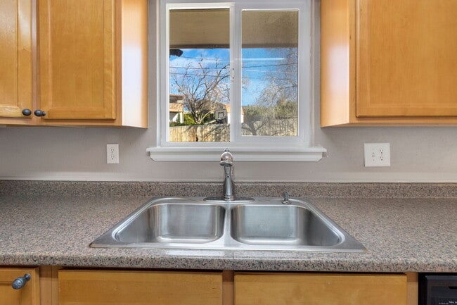 Building Photo - 7634 Newland St