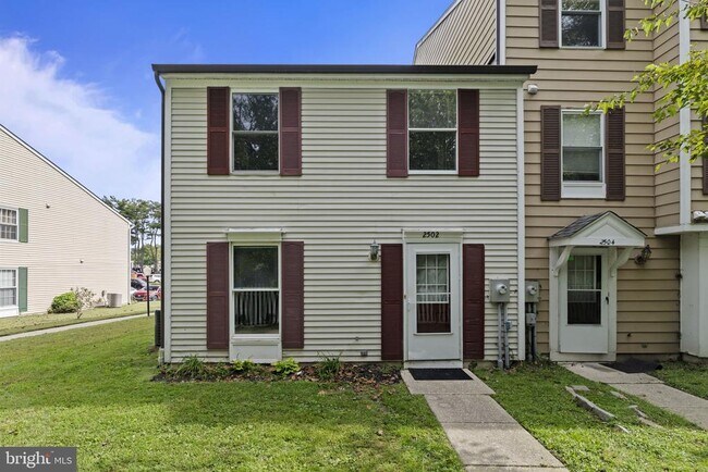 Building Photo - 2502 Greenwood Dr