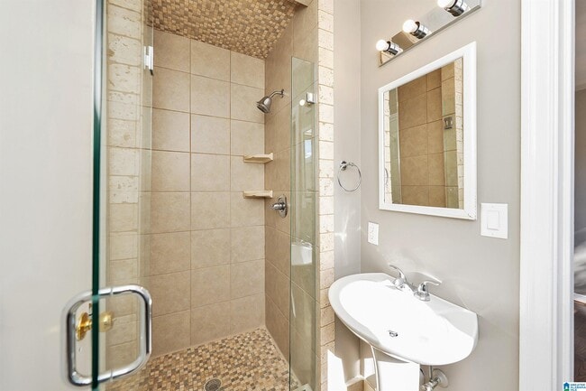 Building Photo - 2005 Chestnut Rd