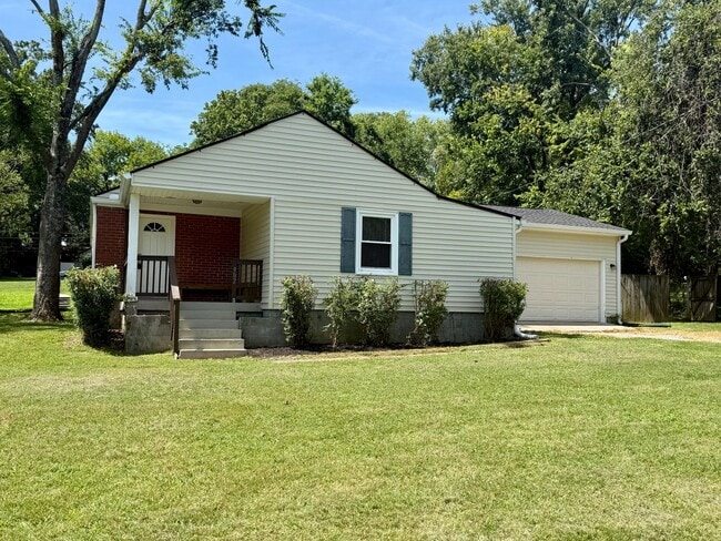 Building Photo - 902 Gibson Dr