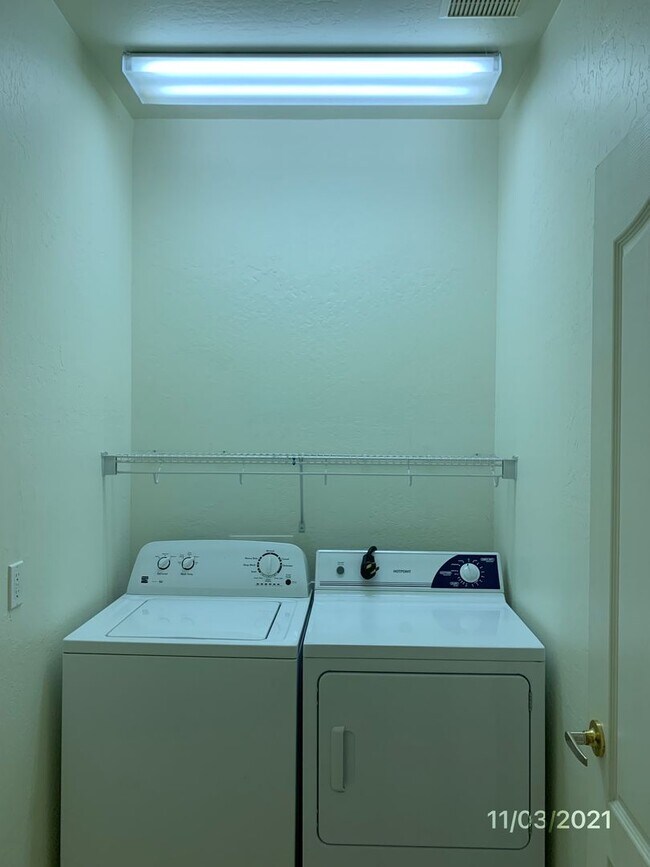 Building Photo - 4964 E Catalina Ct