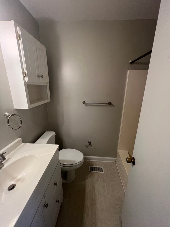 Building Photo - 1028 Cleveland St