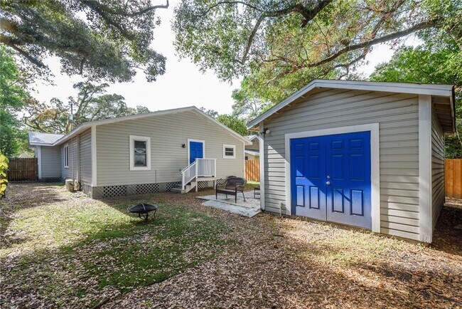 Building Photo - 806 E Hamilton Ave
