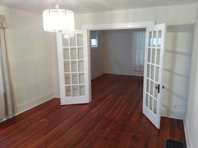 Building Photo - 1715 Woodmont Ave