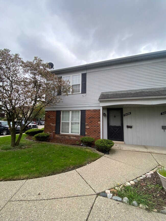 Primary Photo - 34106 Garfield Cir