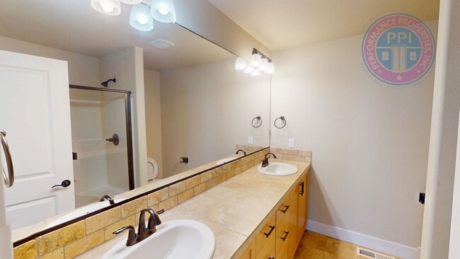 Building Photo - Desirable Bethany Location, Spacious & Sty...