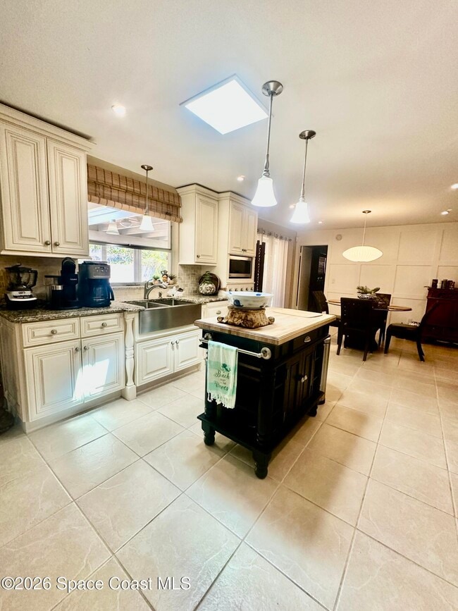 Building Photo - 410 Surf Rd