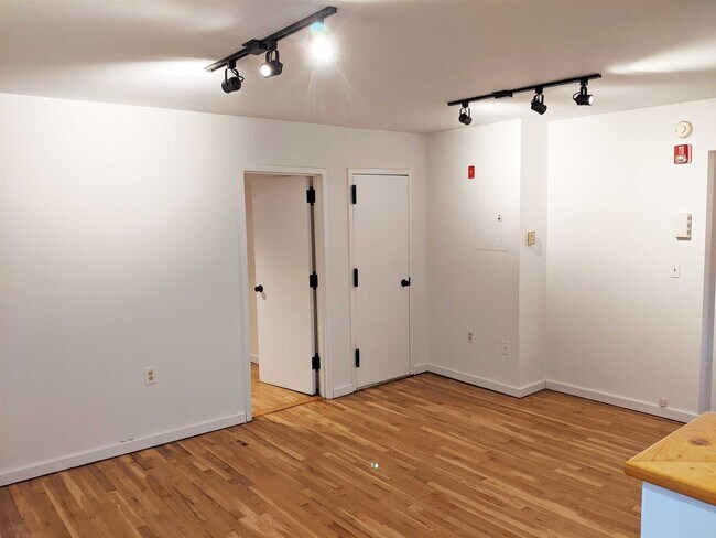 Building Photo - 26 Academy St