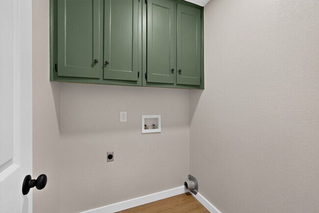 Building Photo - Newly Renovated Home In Grapevine Ready To Be Yours!!!!