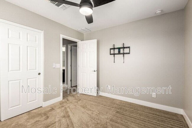 Building Photo - 4046 S 58th Ln