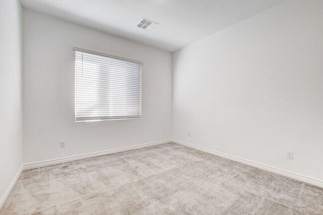 Building Photo - Single Story 3 Bedroom Home in Henderson!