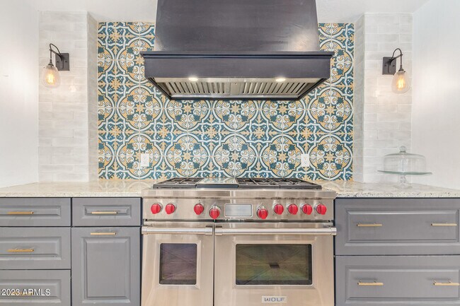 Building Photo - 4450 E Camelback Rd