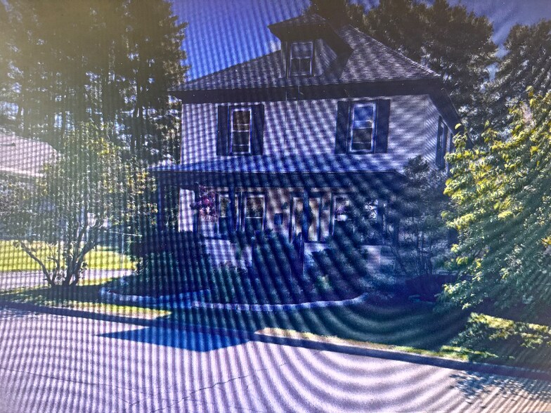 Building Photo - 34 Pleasantdale Ave