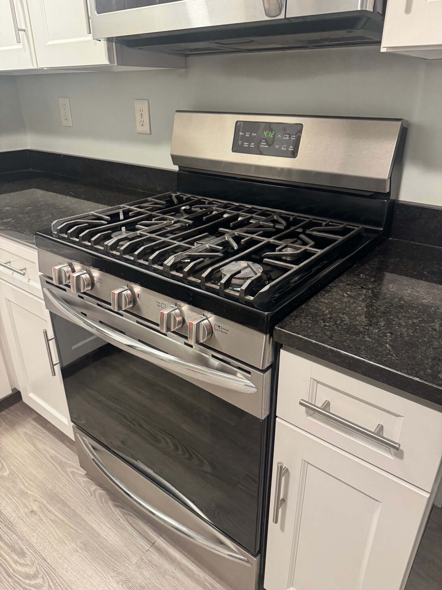 Building Photo - 10 Crescent Hl