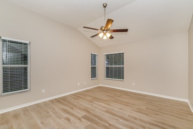 Building Photo - 5660 Paddock Trail Dr