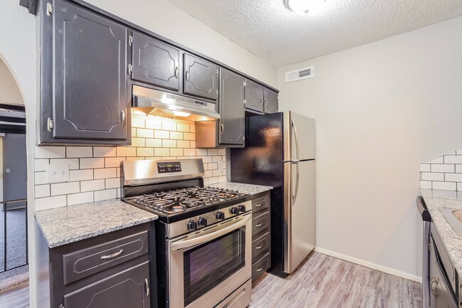 Premium unit kitchen (10FB10) - Vines at Eleanor