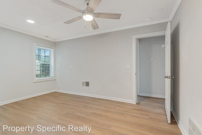 Building Photo - 4 br, 2 bath House - 724 E. Nelson Ave