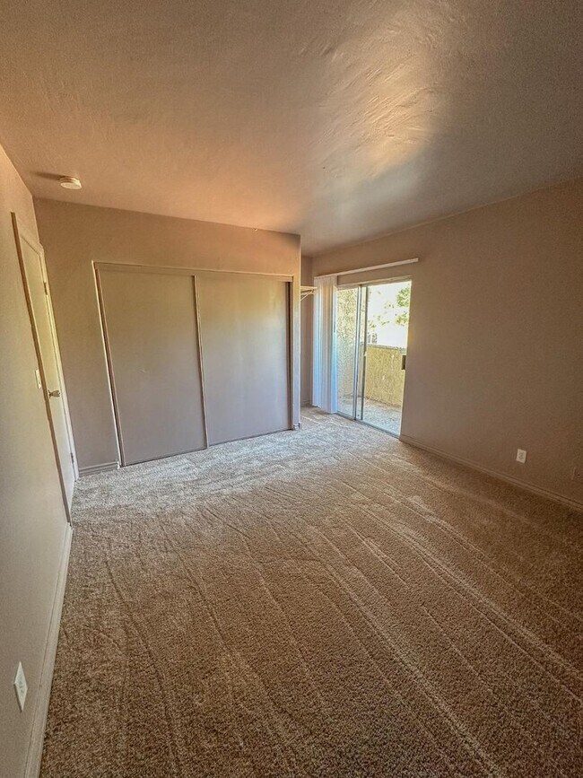 Building Photo - 423 Las Casitas Way