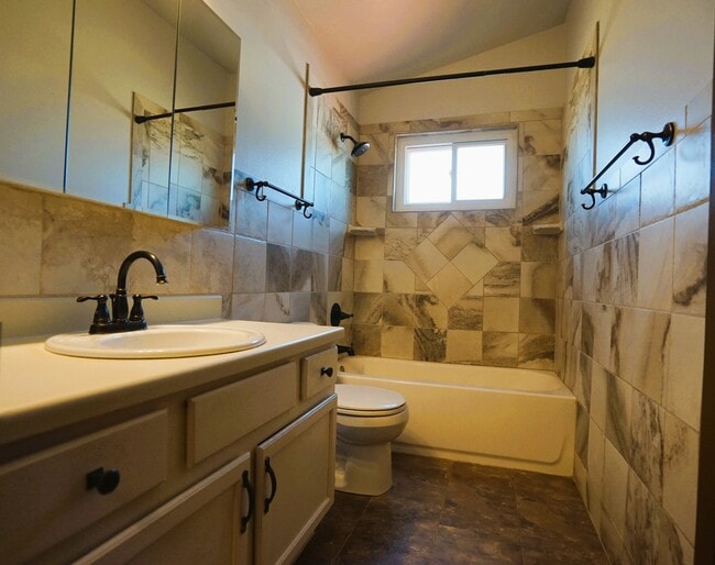 Building Photo - 3525 E 97th Pl