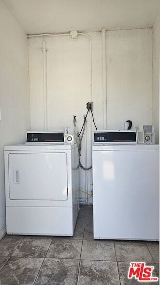 Building Photo - 1022 S Norton Ave