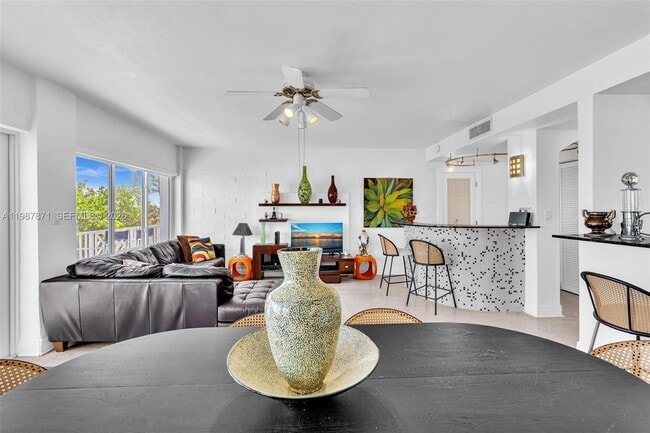 Building Photo - 4144 El Mar Dr