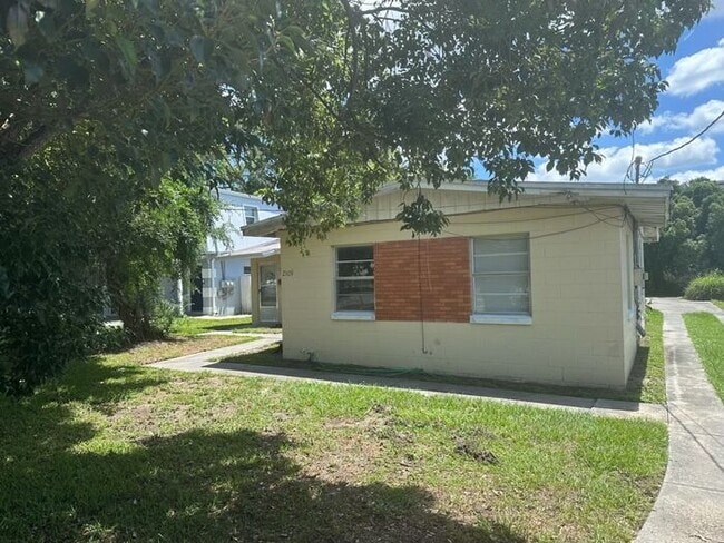 Primary Photo - Charming 1/2 duplex in the heart of Orlando