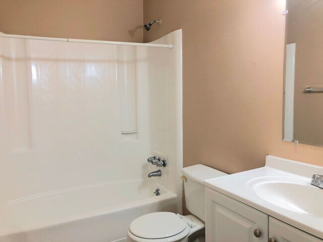 Building Photo - Affordable 2 bedroom in Athens!