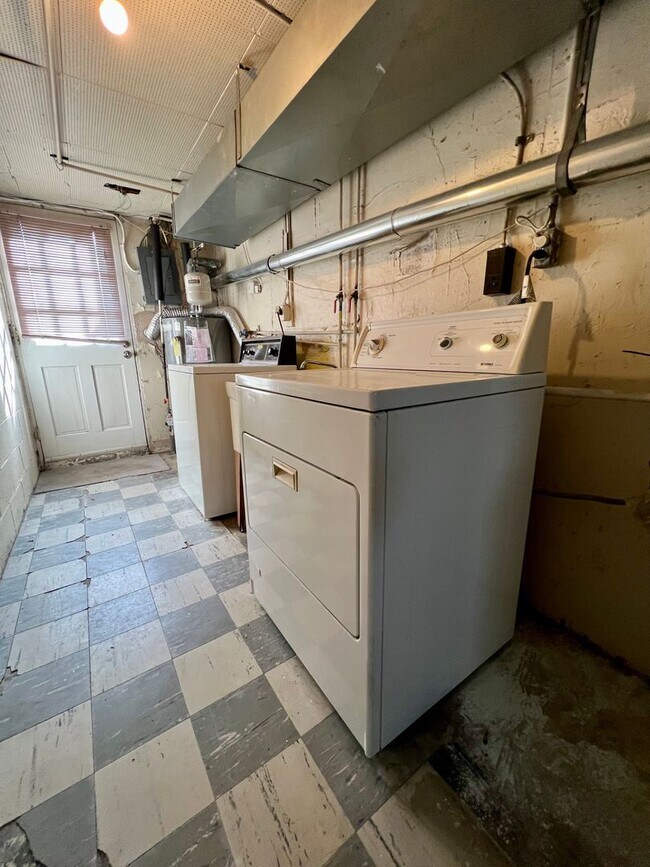 Building Photo - Gorgeous 3-Bedroom Townhome in Ambler! Available NOW! Last Month’s Rent WAIVED up front for quali...