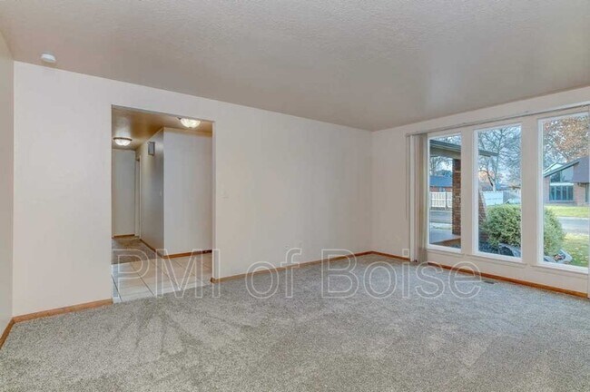 Building Photo - 810 N Horton St