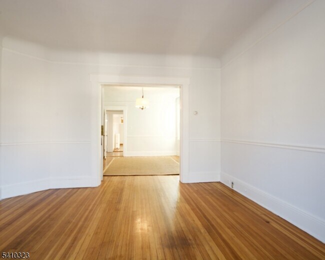 Building Photo - 13 Oxford St