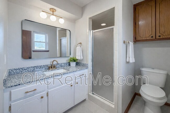 Building Photo - 1104 Spruce Dr