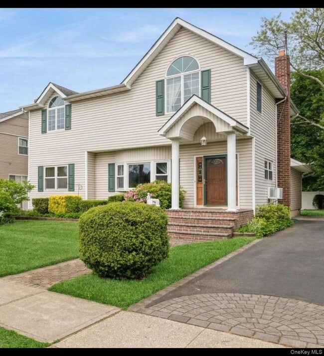 Primary Photo - 27 Lowell St