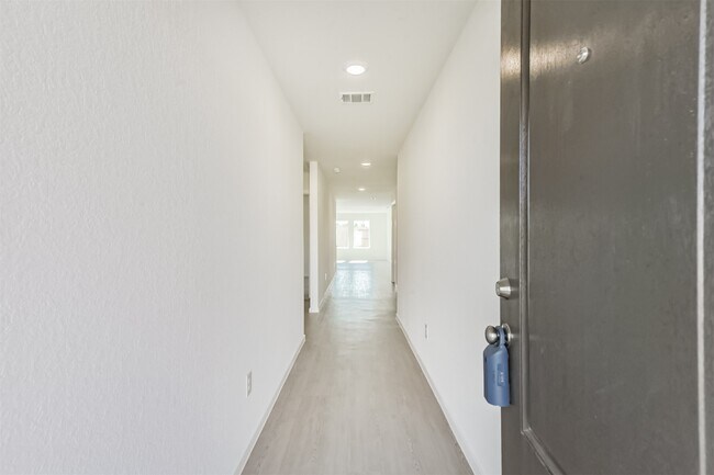 Building Photo - 710 Zuppino Ln