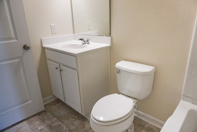 Building Photo - **$500 off First Months rent** Lovely 3 bedroom 2 Bath Ranch with 2 Car Garage in Goose Creek