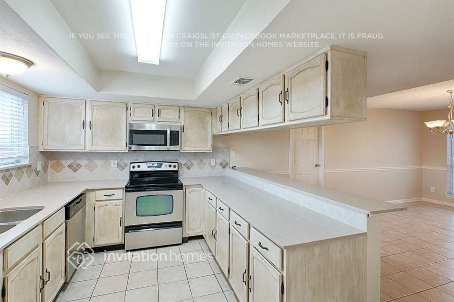 Building Photo - 2401 Forestmeadow Dr